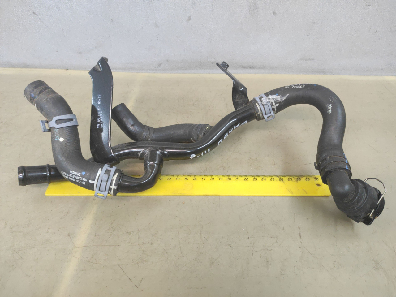 трубка охлаждающей жидкости Volkswagen Jetta 7 поколение 2019, 1.4 л., бензин, АКПП, серый, седан, передний привод, 5QM121070A - фото №1