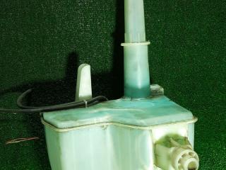 бачок омывателя Mazda Tribute 1 поколение 2003, 2.0 л., бензин, полный привод, правый руль