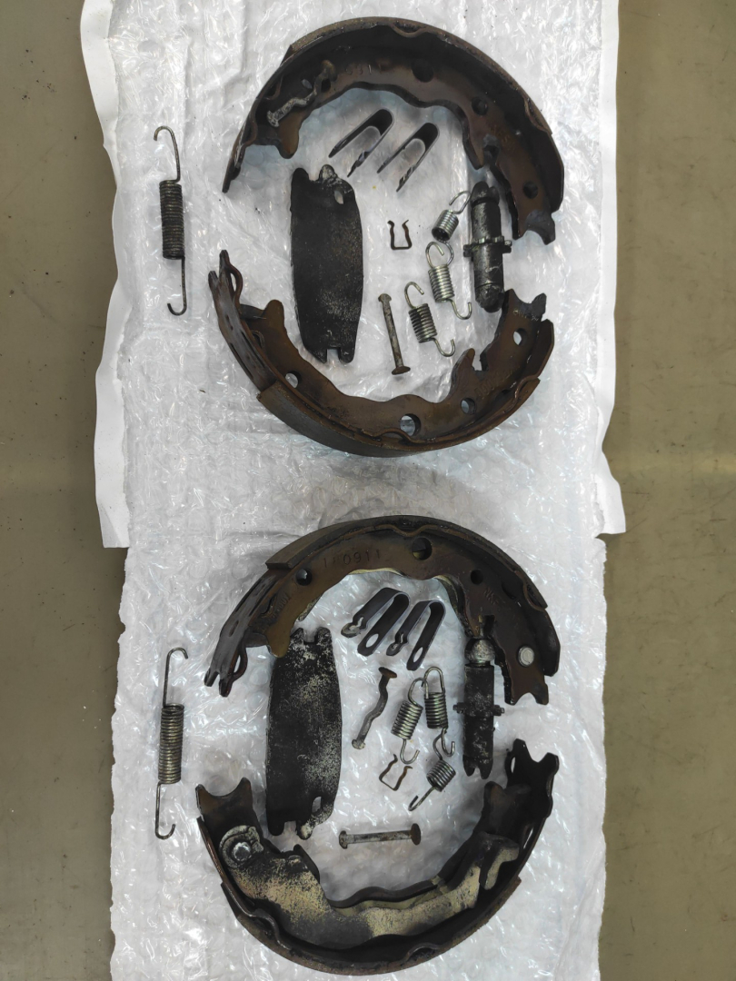 колодки стояночного тормоза Subaru Impreza 5 поколение (GK/GT) 2019, 2.0 л., бензин, вариатор, серый, седан, полный привод - фото №1