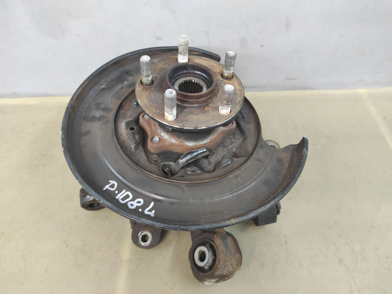 кулак задний левый Subaru Impreza 5 поколение (GK/GT) 2019, 2.0 л., бензин, вариатор, серый, седан, полный привод - фото №1