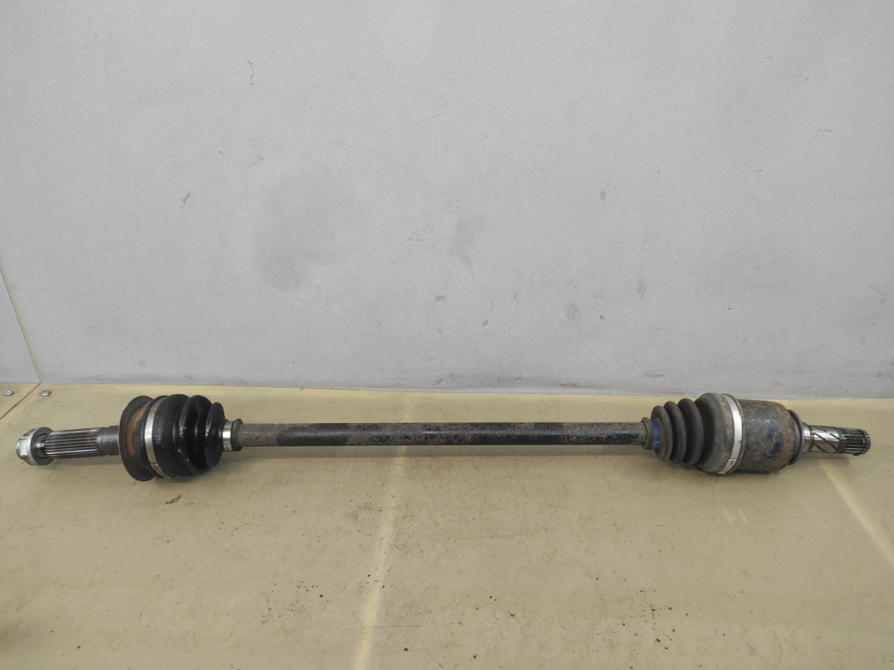 полуось задняя (приводной вал, ШРУС) Subaru Impreza 5 поколение (GK/GT) 2019, 2.0 л., бензин, вариатор, серый, седан, полный привод - фото №1