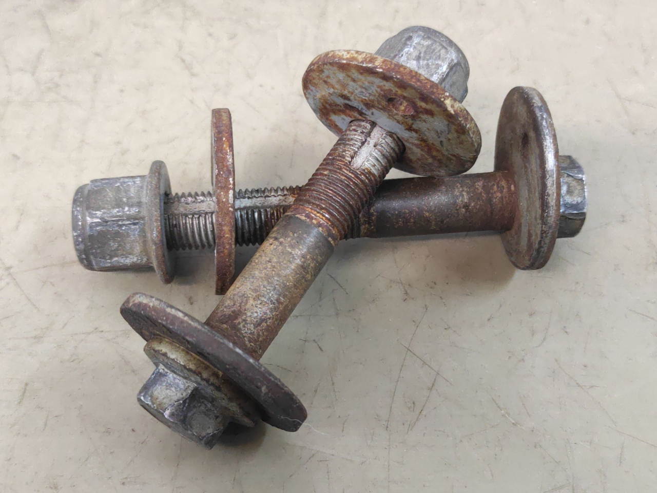 болт развальный Ford Edge 2 поколение CD539 2018, 2.0 л., бензин, АКПП, черный, внедорожник 5 дв., полный привод - фото №1