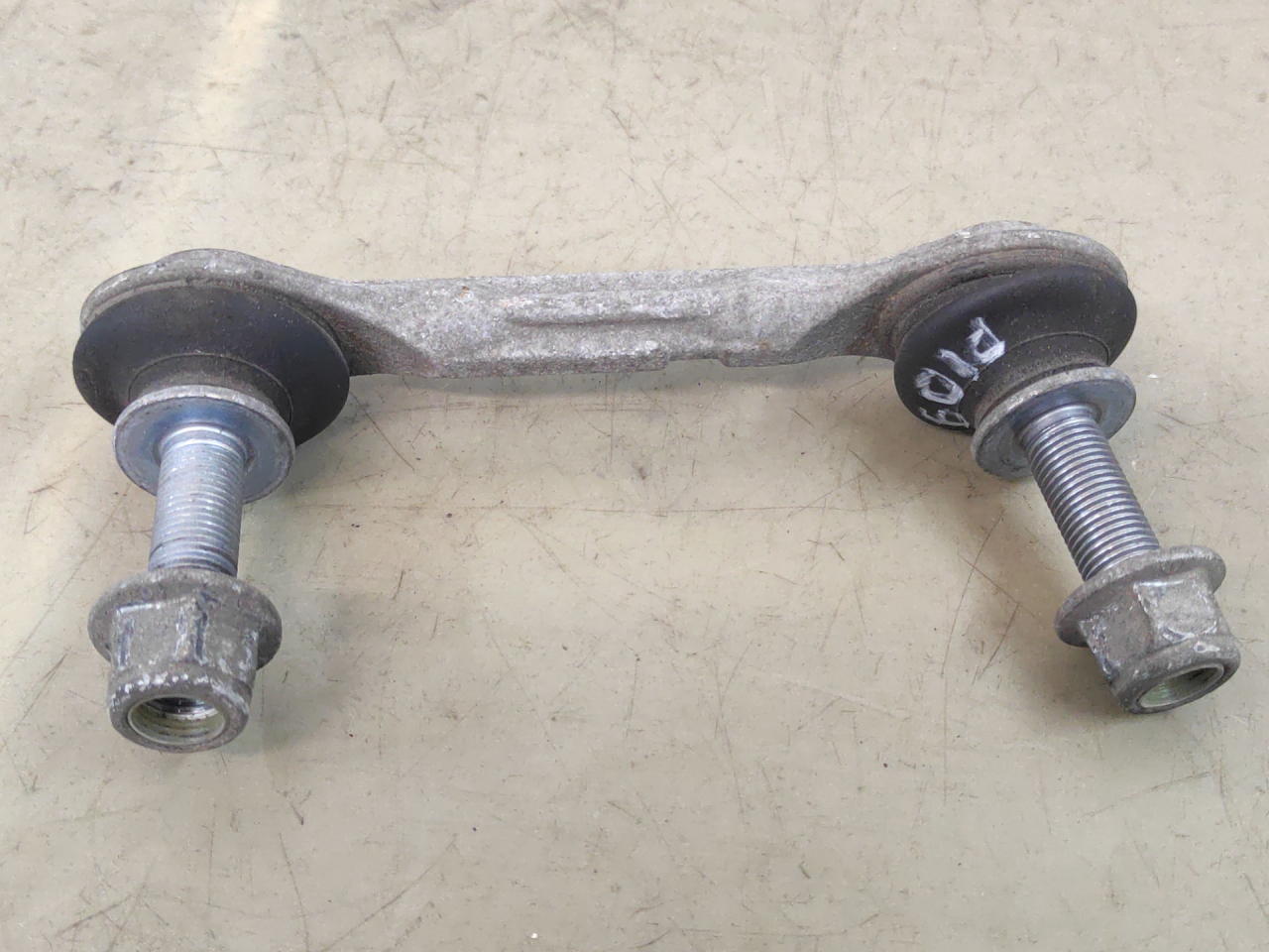 стойка стабилизатора Ford Edge 2 поколение CD539 2018, 2.0 л., бензин, АКПП, черный, внедорожник 5 дв., полный привод - фото №1