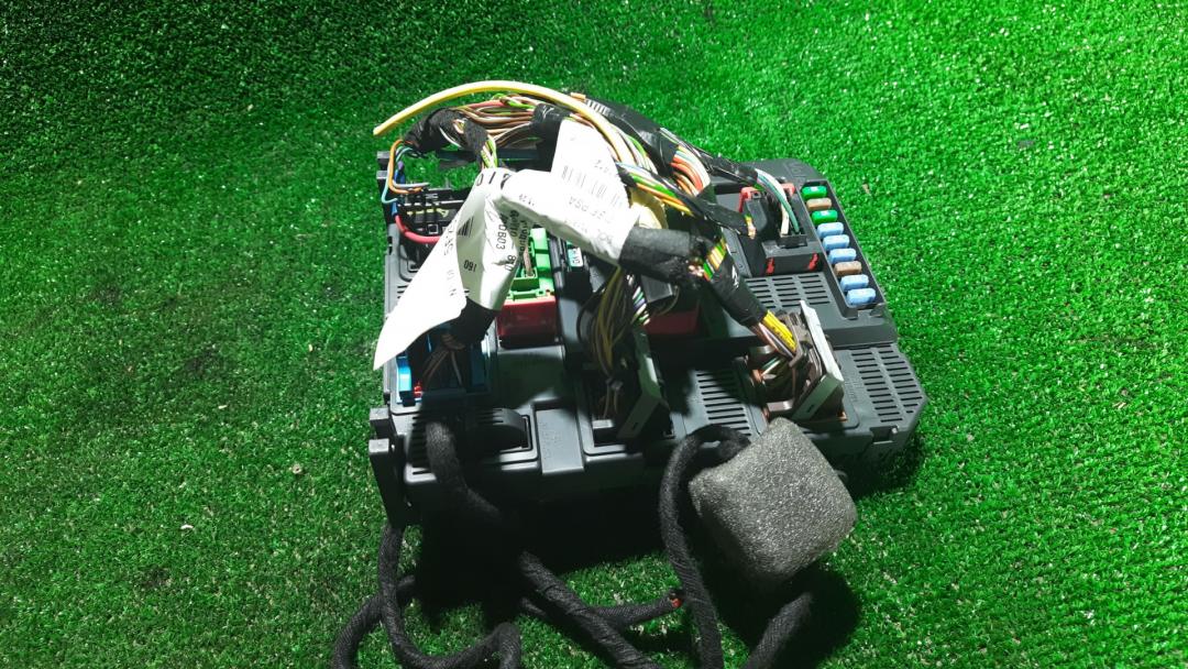 блок комфорта Peugeot 2008 1 поколение 2015, 1.6 л., EP6, бензин, АКПП, универсал, передний привод, правый руль, 9807532080 - фото №1