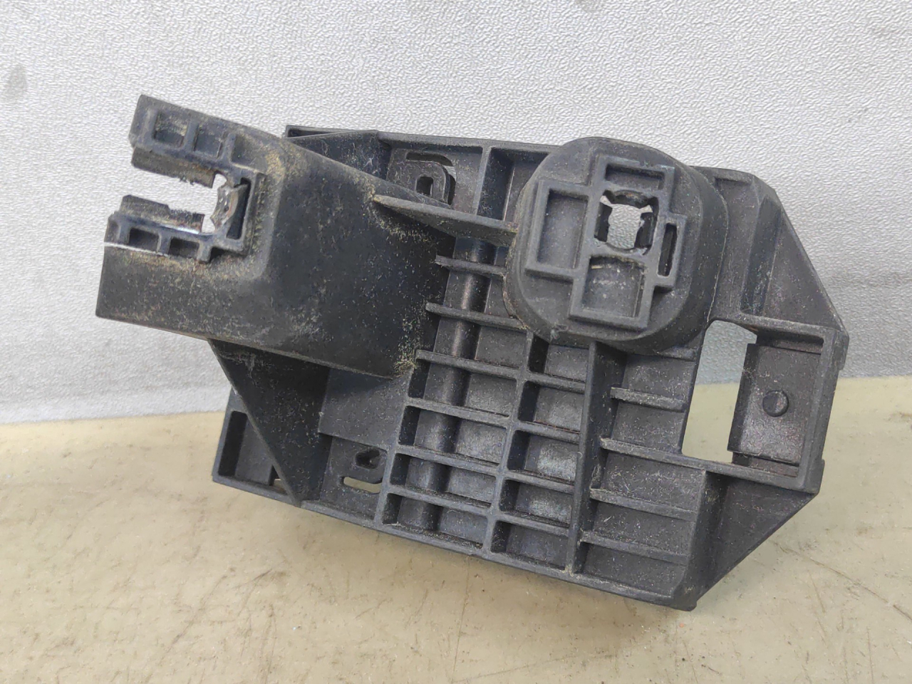 кронштейн (крепление) Volkswagen Jetta 7 поколение 2019, 1.4 л., бензин, АКПП, синий, седан, передний привод, 17A907456 - фото №1