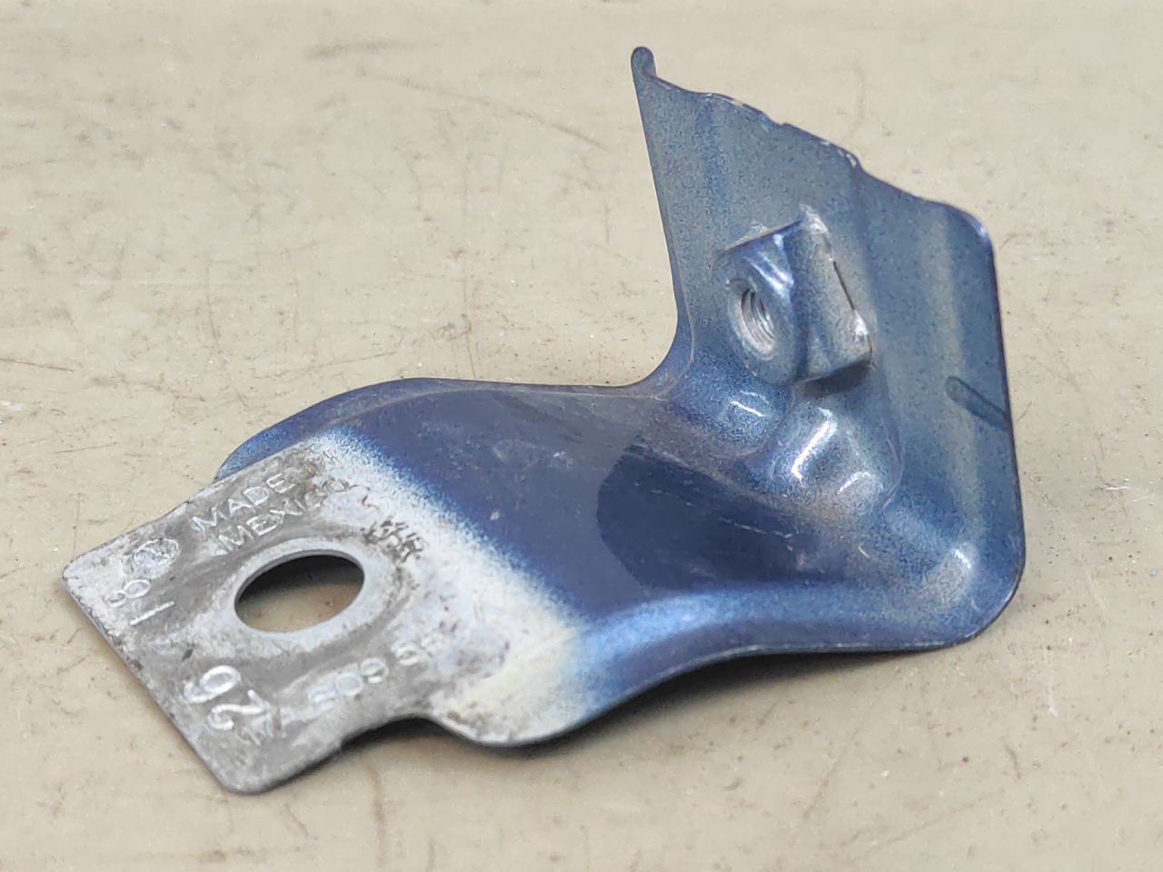 крепление крыла переднего правого Volkswagen Jetta 7 поколение 2019, 1.4 л., бензин, АКПП, синий, седан, передний привод, 17A809562A - фото №1