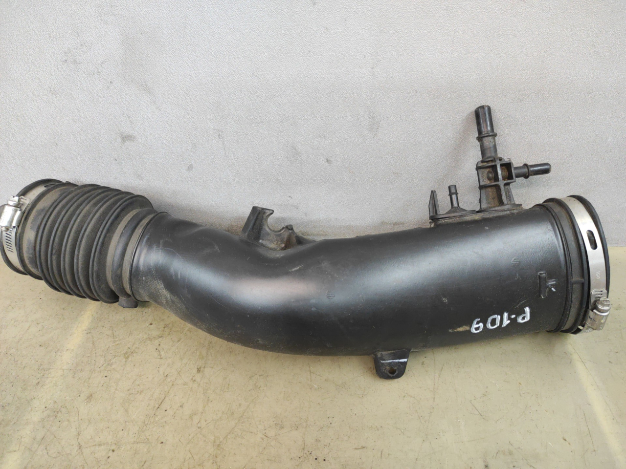 патрубок интеркулера Ford Edge 2 поколение CD539 2018, 2.0 л., бензин, АКПП, черный, внедорожник 5 дв., полный привод, F2G39F805BC - фото №1