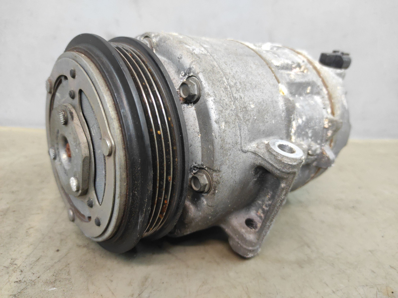 компрессор кондиционера Ford Edge 2 поколение CD539 2018, 2.0 л., бензин, АКПП, черный, внедорожник 5 дв., полный привод, DG9H19D629CG - фото №1