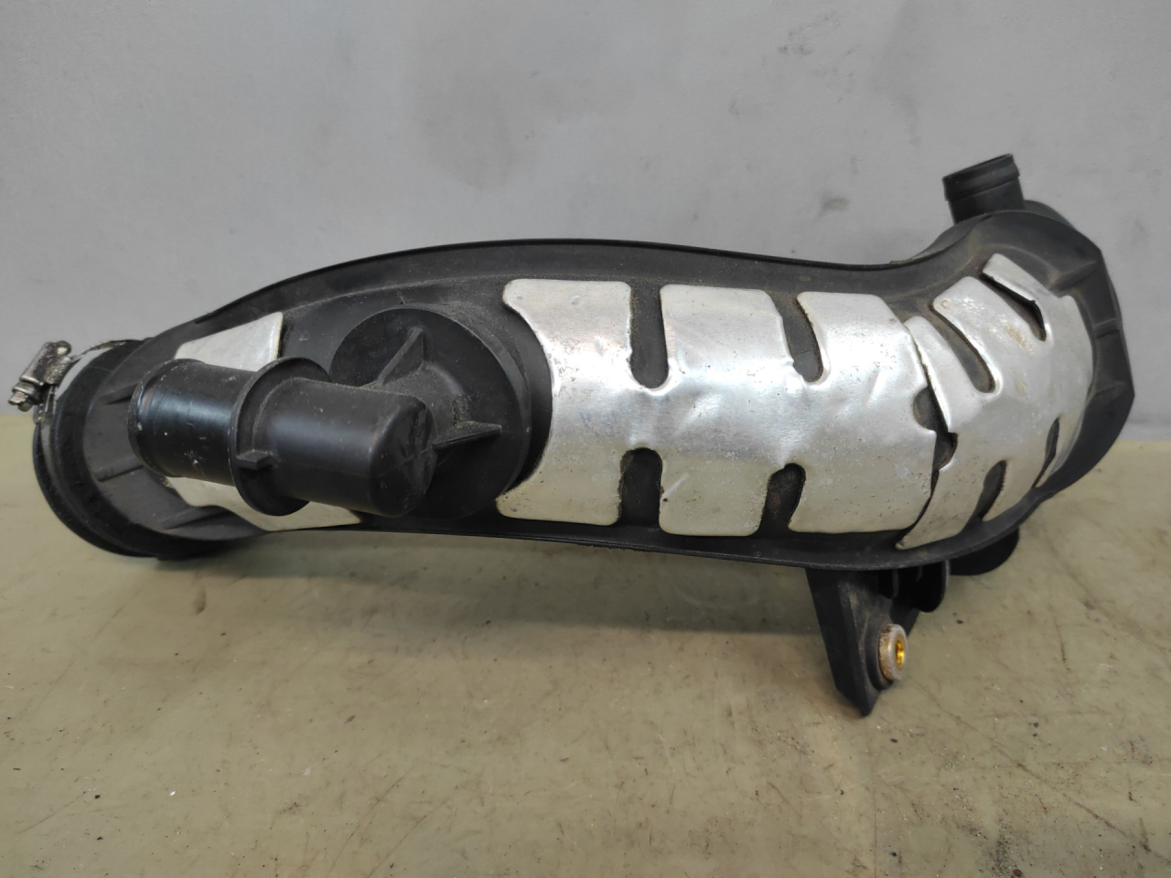 патрубок воздушного фильтра Ford Edge 2 поколение CD539 2018, 2.0 л., бензин, АКПП, черный, внедорожник 5 дв., полный привод, F2G39R504BD - фото №1