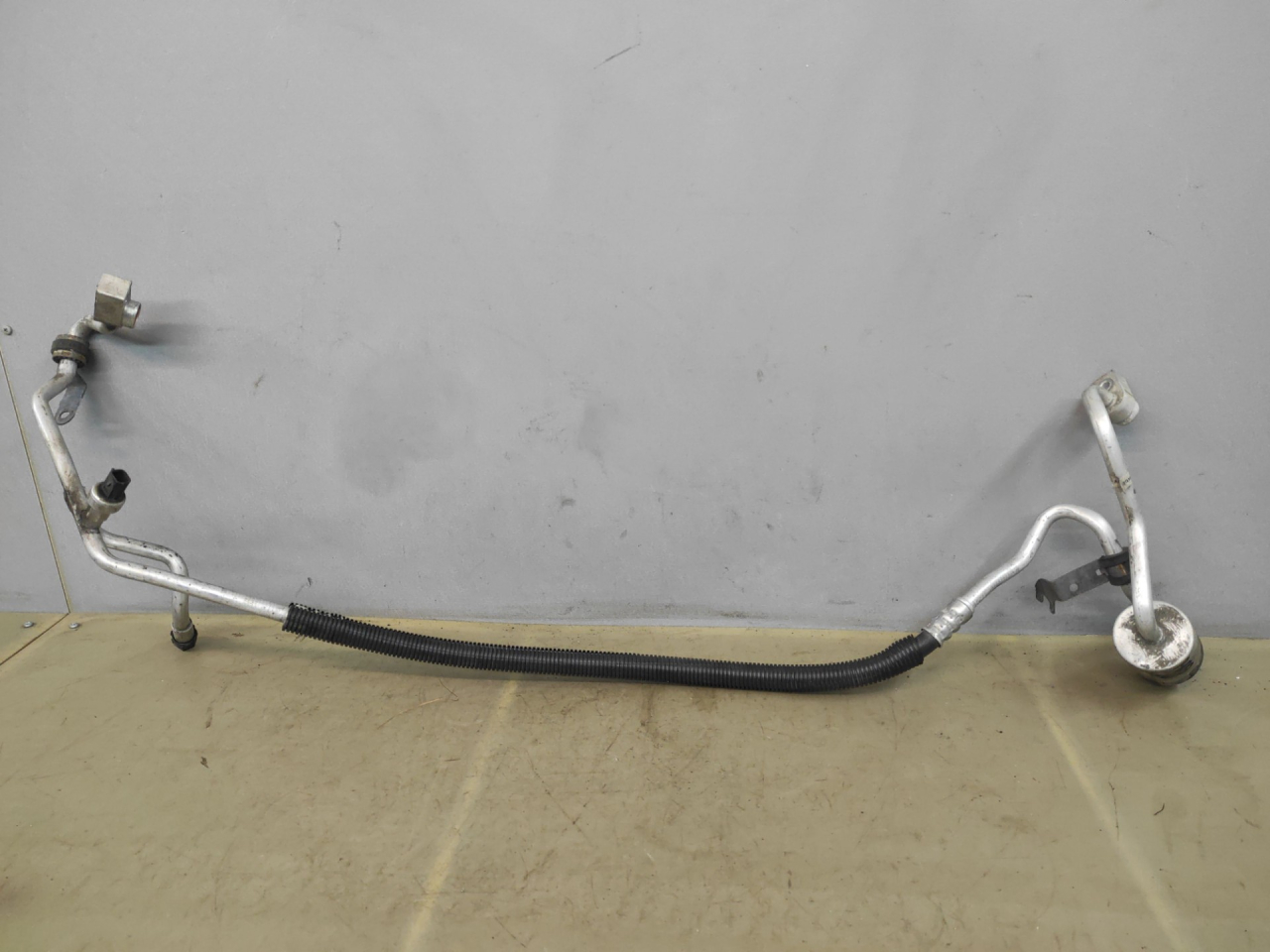 трубка кондиционера Ford Edge 2 поколение CD539 2018, 2.0 л., бензин, АКПП, черный, внедорожник 5 дв., полный привод, F2GH19N601AB - фото №1