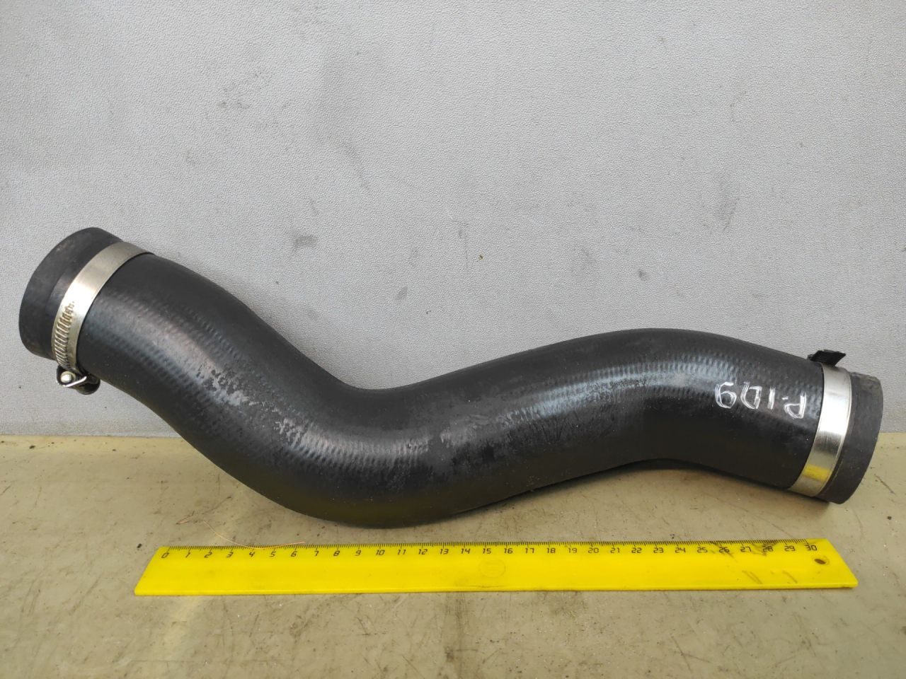 патрубок интеркулера Ford Edge 2 поколение CD539 2018, 2.0 л., бензин, АКПП, черный, внедорожник 5 дв., полный привод - фото №1