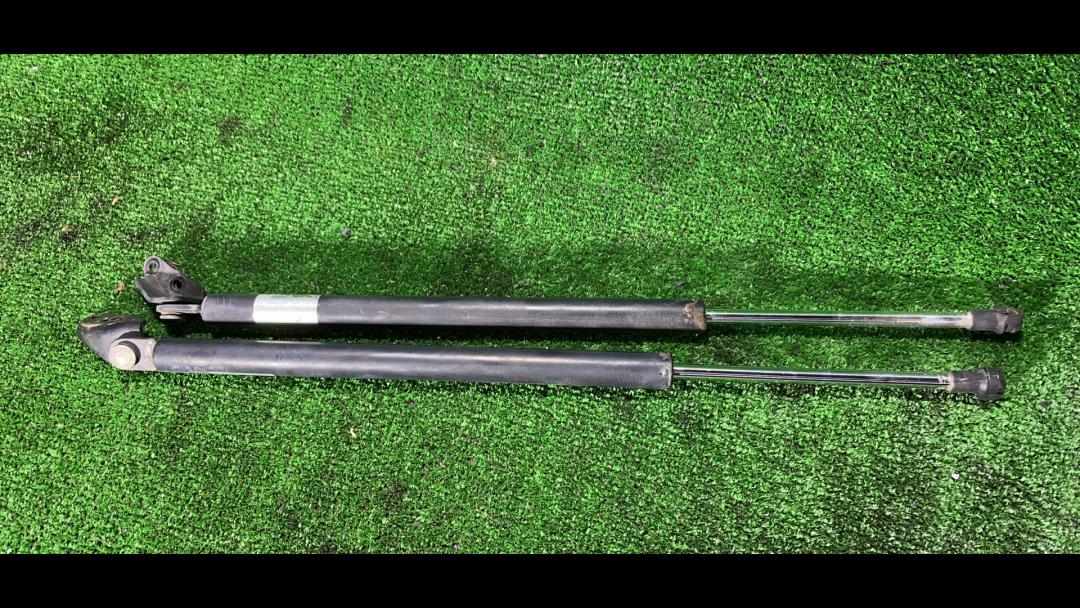 амортизатор крышки багажника (3-5 двери) Mazda CX-7 1 поколение 2007, 2.3 л., L3-VDT, бензин, АКПП, черный, внедорожник 5 дв., полный привод, правый руль - фото №1