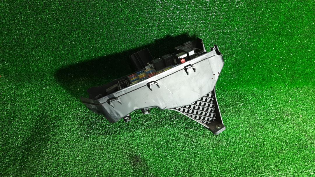 блок предохранителей Volvo S60 1 поколение 2002, 2.4 л., B 5244 T3, бензин, АКПП, полный привод, правый руль - фото №1