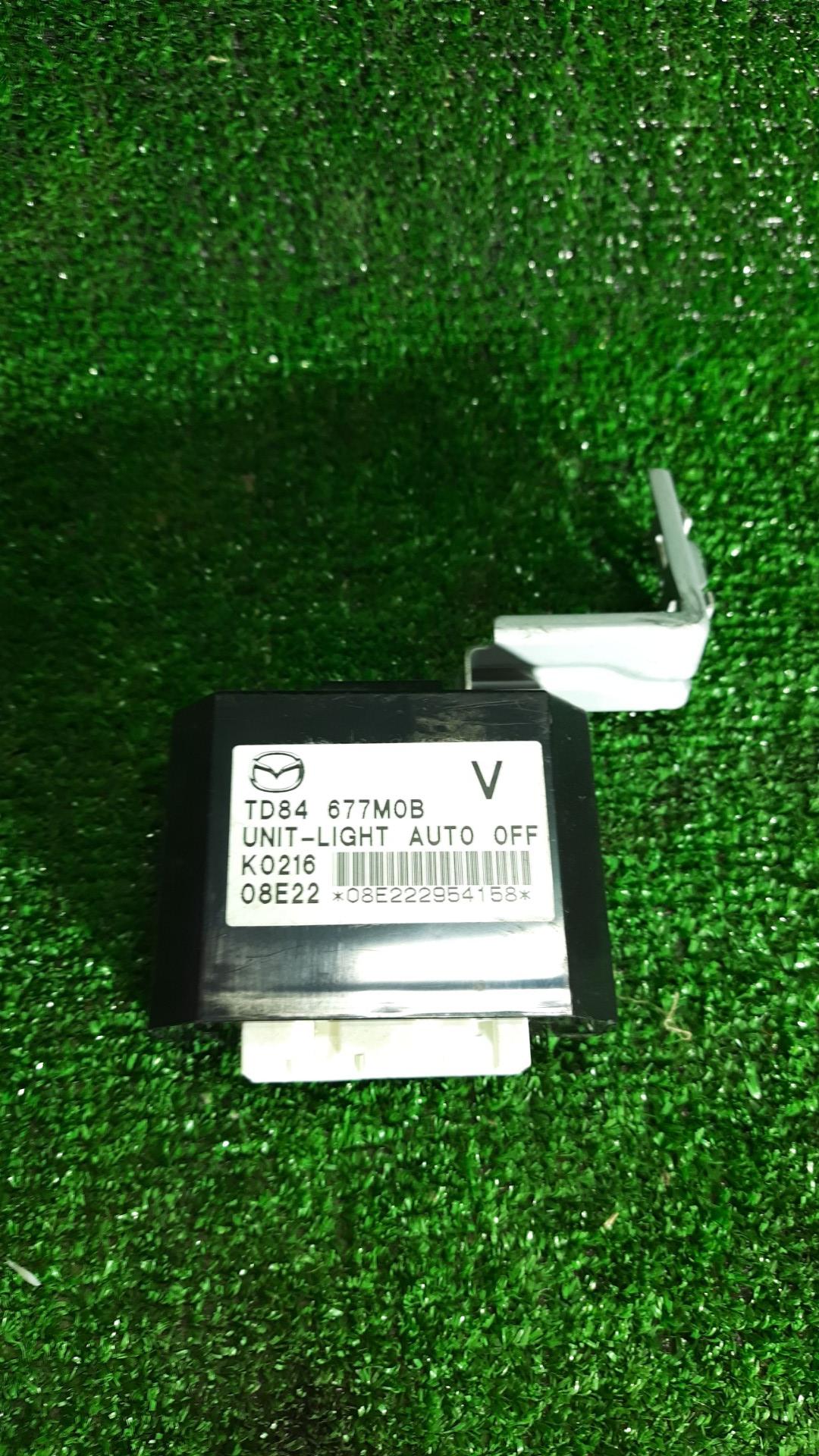 блок управления светом Mazda CX-9 1 поколение 2008, 3.7 л., CA, бензин, АКПП, полный привод, правый руль, TD84677MOB - фото №1