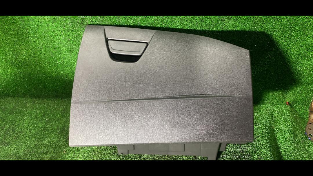 бардачок Ford Focus 3 поколение 2014, F1EB-A06044 - фото №1