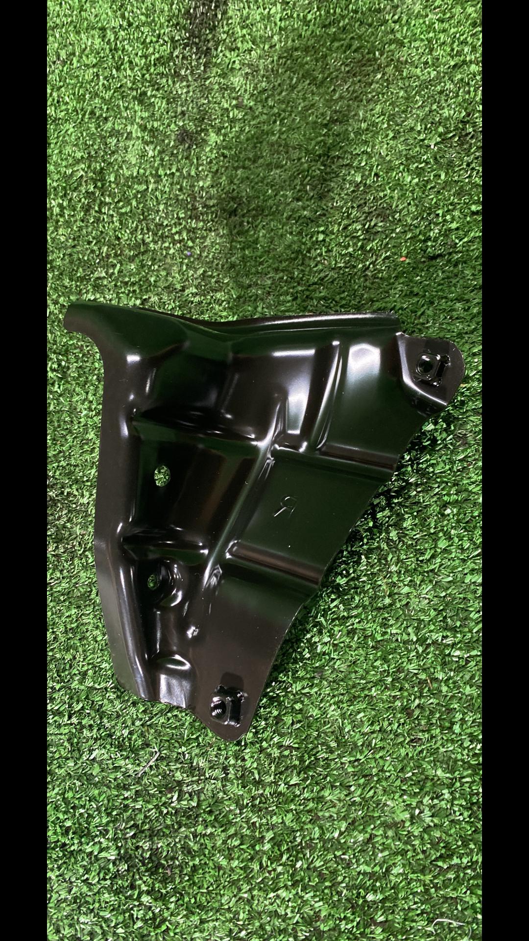 внутреннее крепление крыла правого Kia Rio 4 поколение 2017, 64587H2000 - фото №1