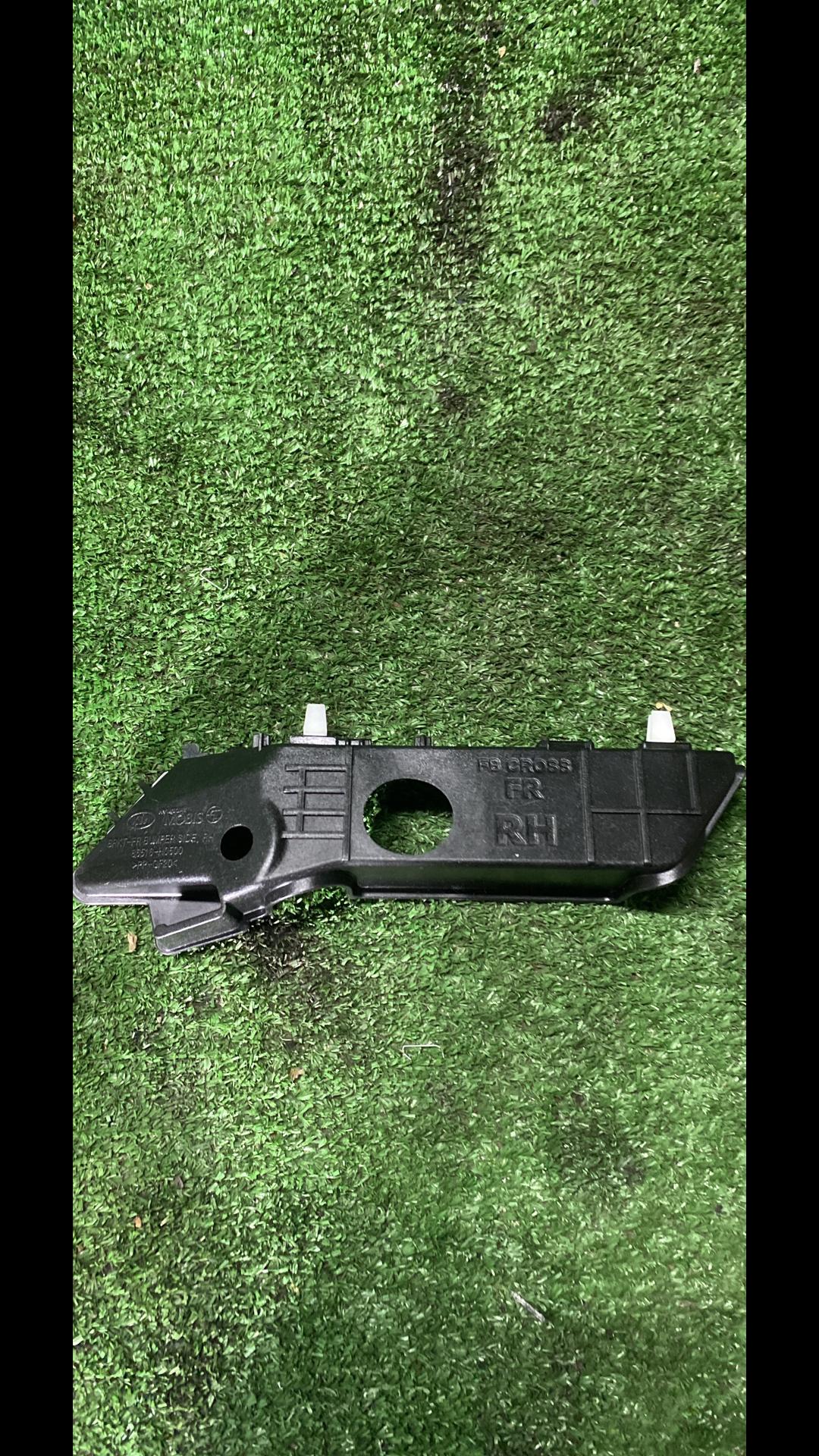 Крепление бампера переднего Kia Rio 4 поколение 2017, 86514H0500 - фото №1