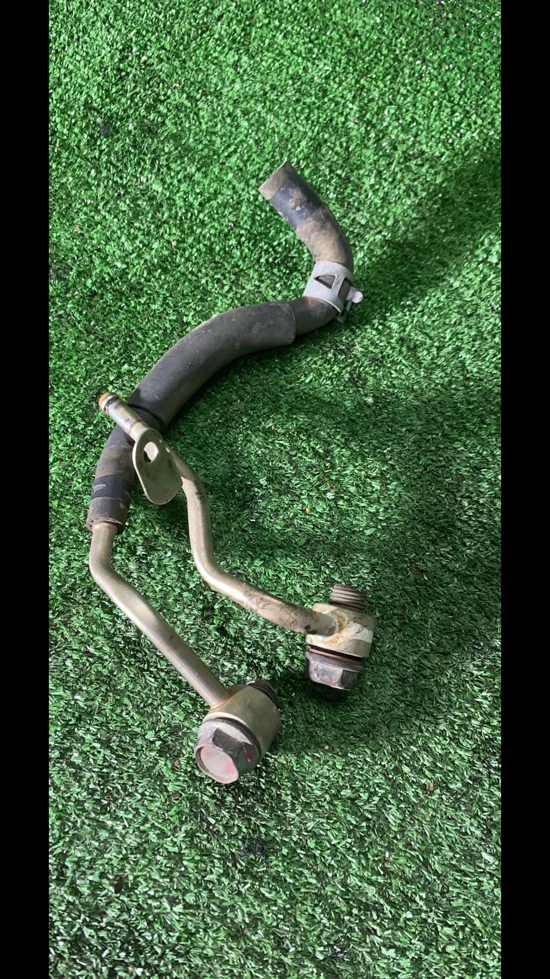 трубка охлаждения турбины Mazda CX-7 1 поколение 2007, 2.3 л., L3-VDT, бензин, АКПП, черный, внедорожник 5 дв., полный привод, правый руль - фото №1