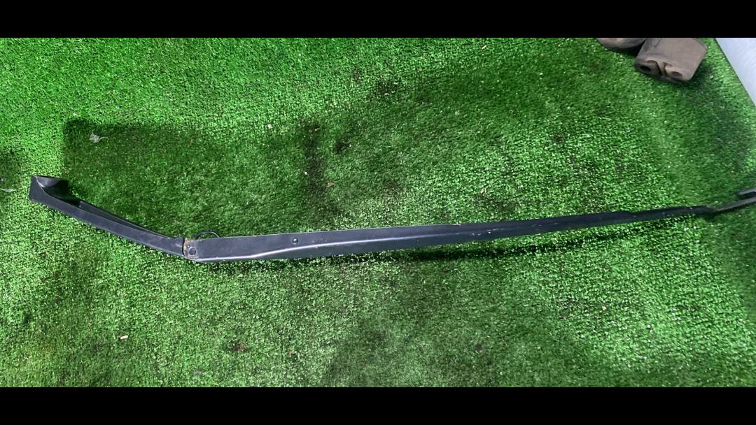 щеткодержатель (поводок стеклоочистителя, дворник) Kia Ceed 2 поколение 2014 - фото №1