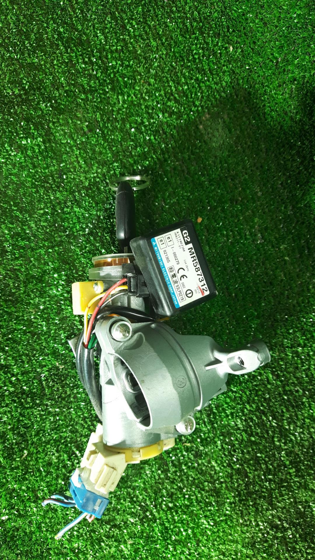 замок зажигания Mitsubishi Outlander 1 поколение 2006, 2.4 л., 4G69, бензин, АКПП, полный привод, правый руль - фото №1