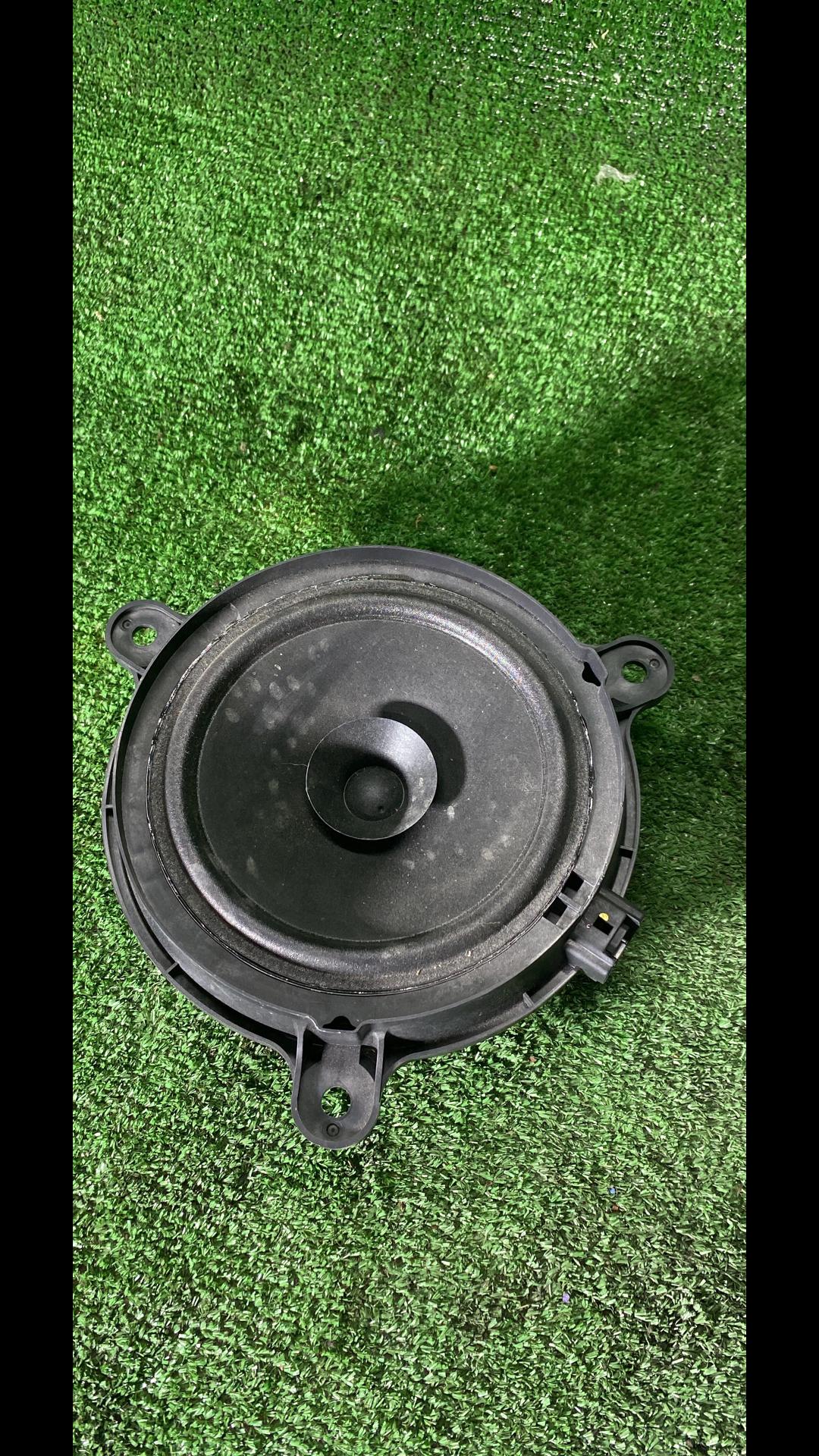 динамик двери Mazda CX-9 2 поколение 2017, 2.5 л., бензин, АКПП, красный, полный привод, правый руль - фото №1