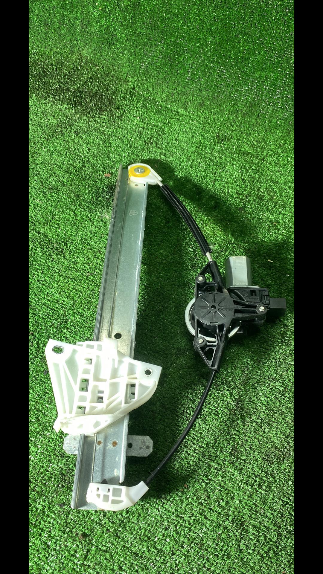 стеклоподъемник задний правый Mazda CX-9 2 поколение 2017, 2.5 л., бензин, АКПП, красный, полный привод, правый руль - фото №1