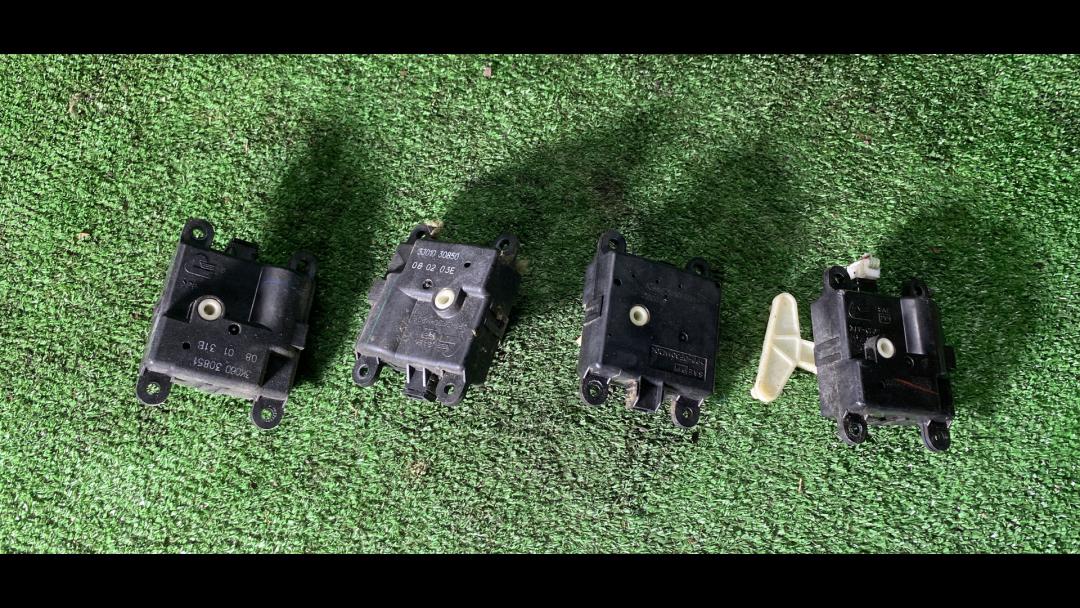 моторчик заслонки печки Infiniti G 4 поколение 2008, 3.7 л., бензин, АКПП, купе, задний привод - фото №1