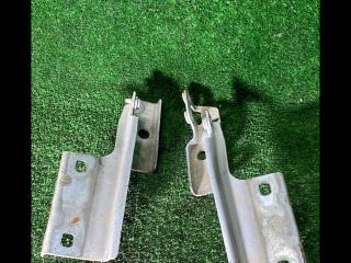 петля капота Chevrolet TrailBlazer 1 поколение 2003, 4.2 л., АКПП, полный привод