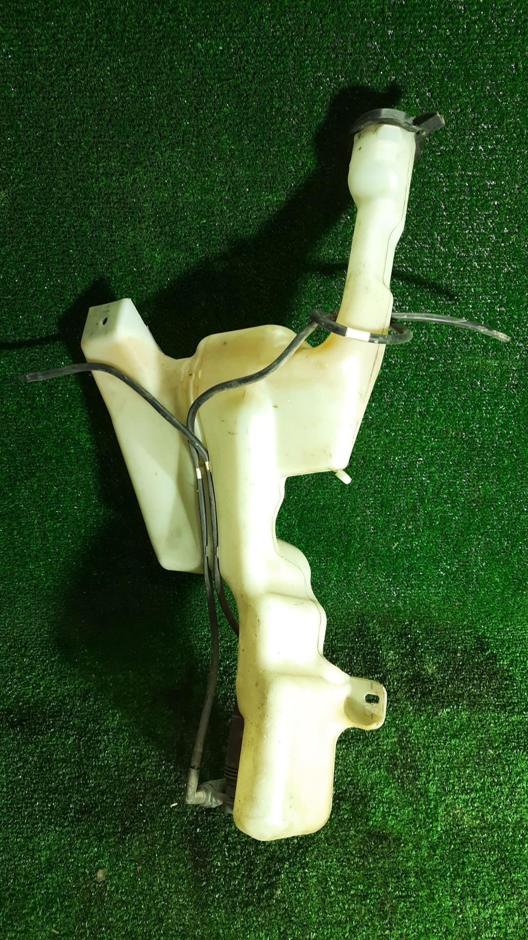 бачок омывателя Ford Fiesta 6 поколение 2012, 1.6 л., бензин, хетчбэк 5 дв., передний привод - фото №1