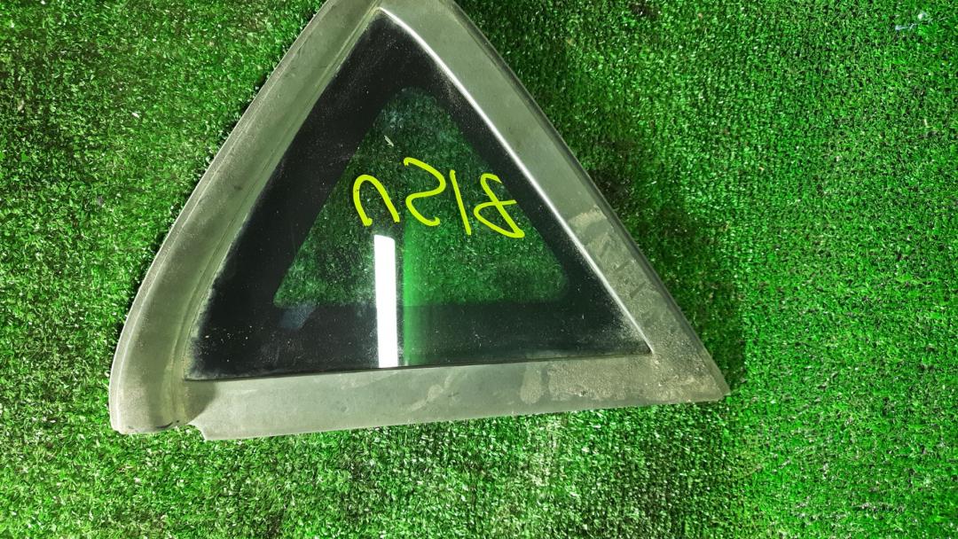 стекло кузовное боковое правое Ford Fiesta 6 поколение 2012, 1.6 л., бензин, хетчбэк 5 дв., передний привод - фото №1