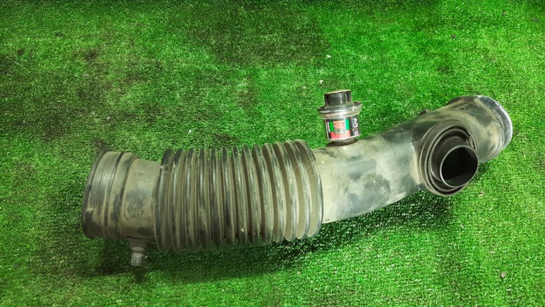 патрубок воздушного фильтра Chevrolet TrailBlazer 1 поколение 2003, 4.2 л., АКПП, полный привод - фото №1