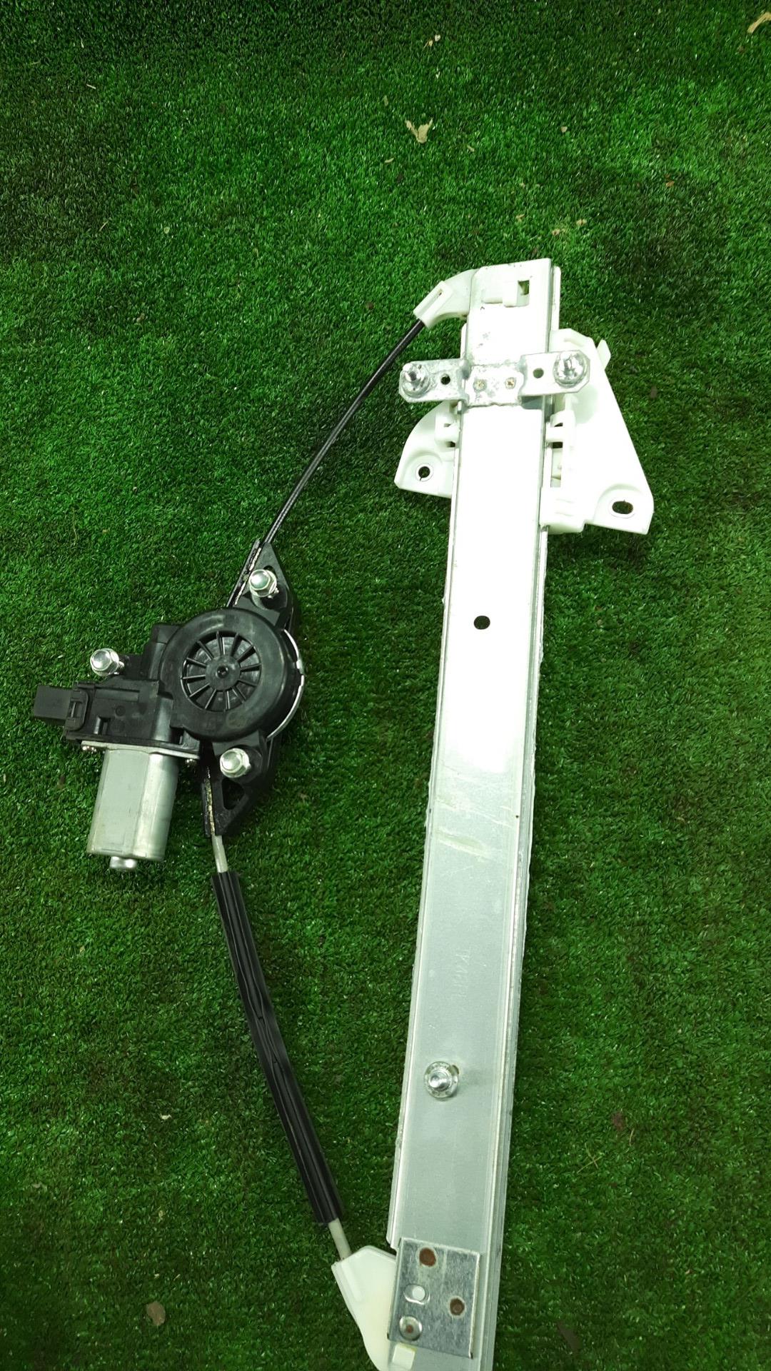 стеклоподъемник задний левый Mazda CX-9 2 поколение 2017, 2.5 л., бензин, АКПП, красный, полный привод, правый руль - фото №1