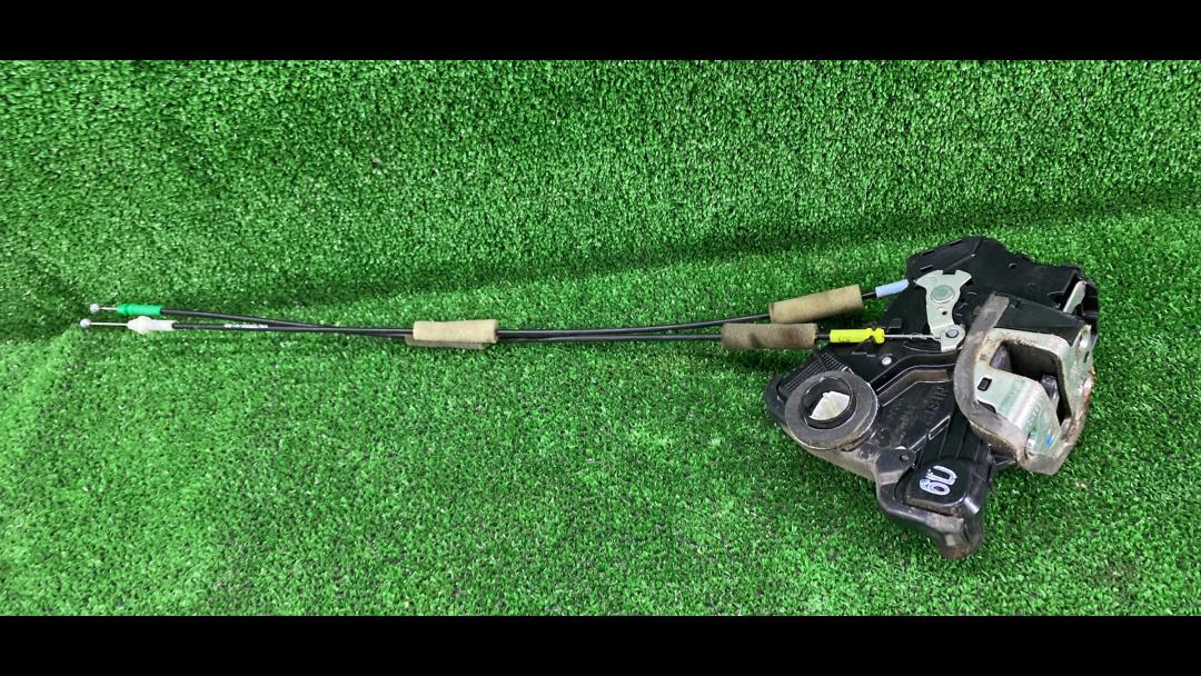 замок двери передней левой Toyota Camry 7 поколение XV40 2009, 2.4 л., i, 2AZ-FE, бензин, АКПП, белый, седан, передний привод - фото №1