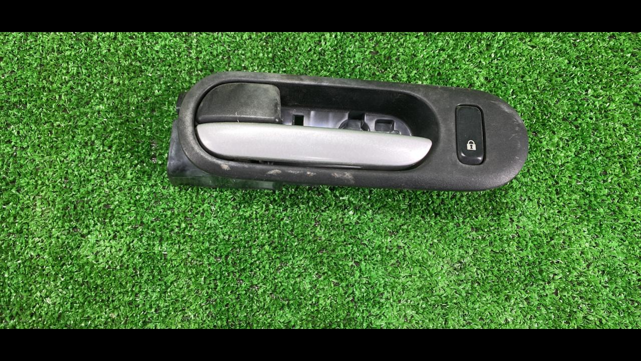 ручка внутренняя передняя левая Mazda CX-7 1 поколение 2008, 2.3 л., бензин - фото №1