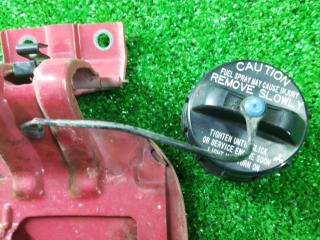 лючок топливного бака Mitsubishi Outlander 2 поколение 2008, 3.0 л., i, 6B31, бензин, красный, внедорожник 5 дв., полный привод