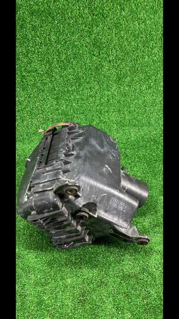 корпус воздушного фильтра Mitsubishi Outlander 2 поколение 2008, 3.0 л., i, 6B31, бензин, красный, внедорожник 5 дв., полный привод - фото №1