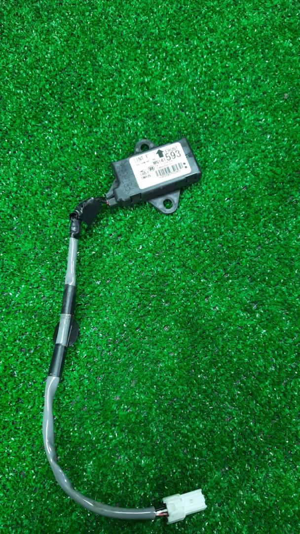 Антенна системы комфортного доступа Mitsubishi Outlander 2 поколение 2008, 3.0 л., i, 6B31, бензин, красный, внедорожник 5 дв., полный привод, G8D-64ON-ANT, MN141593 - фото №1