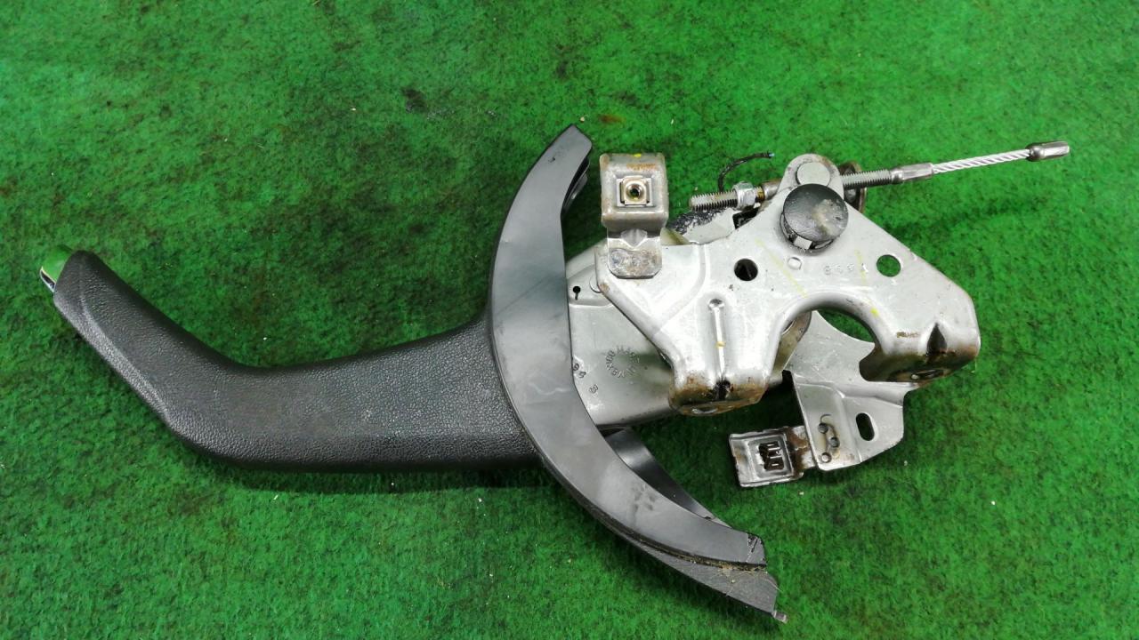 рычаг ручного тормоза (ручника) Chevrolet Trax 1 поколение 2014, 1.4 л., бензин, АКПП, хетчбэк 5 дв., передний привод - фото №1