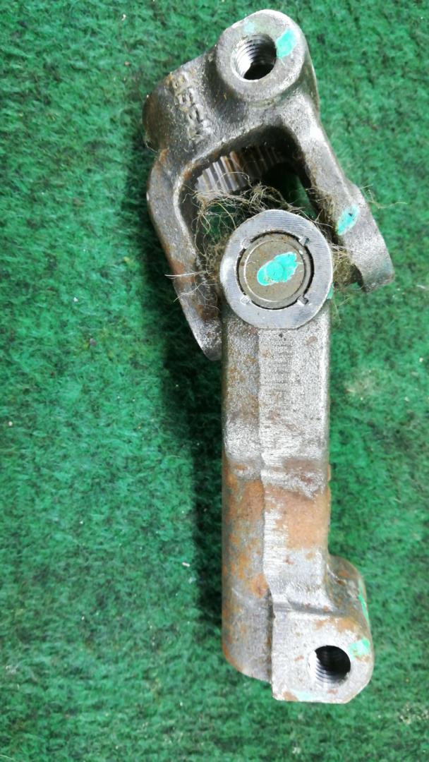 рулевой карданчик Chevrolet Trax 1 поколение 2014, 1.4 л., бензин, АКПП, хетчбэк 5 дв., передний привод - фото №1