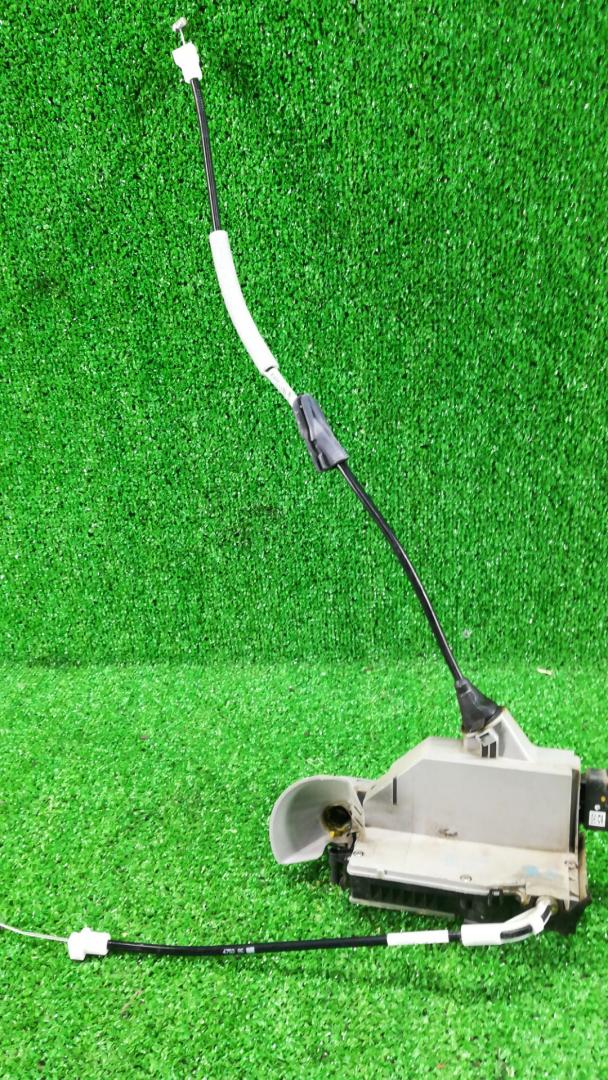 замок двери передней правой Peugeot 2008 1 поколение 2015, 1.6 л., EP6, бензин, АКПП, универсал, передний привод, правый руль - фото №1