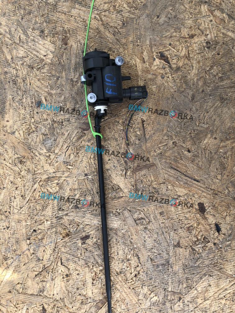 замок лючка топливного бака BMW 5 серия F07/F10/F11 2012, 3.0 л., бензин, АКПП, седан - фото №1