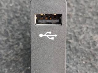 разъем AUX / USB BMW X1 F48 2018, 2.5 л., дизель, АКПП, внедорожник 5 дв., правый руль, 84106820397