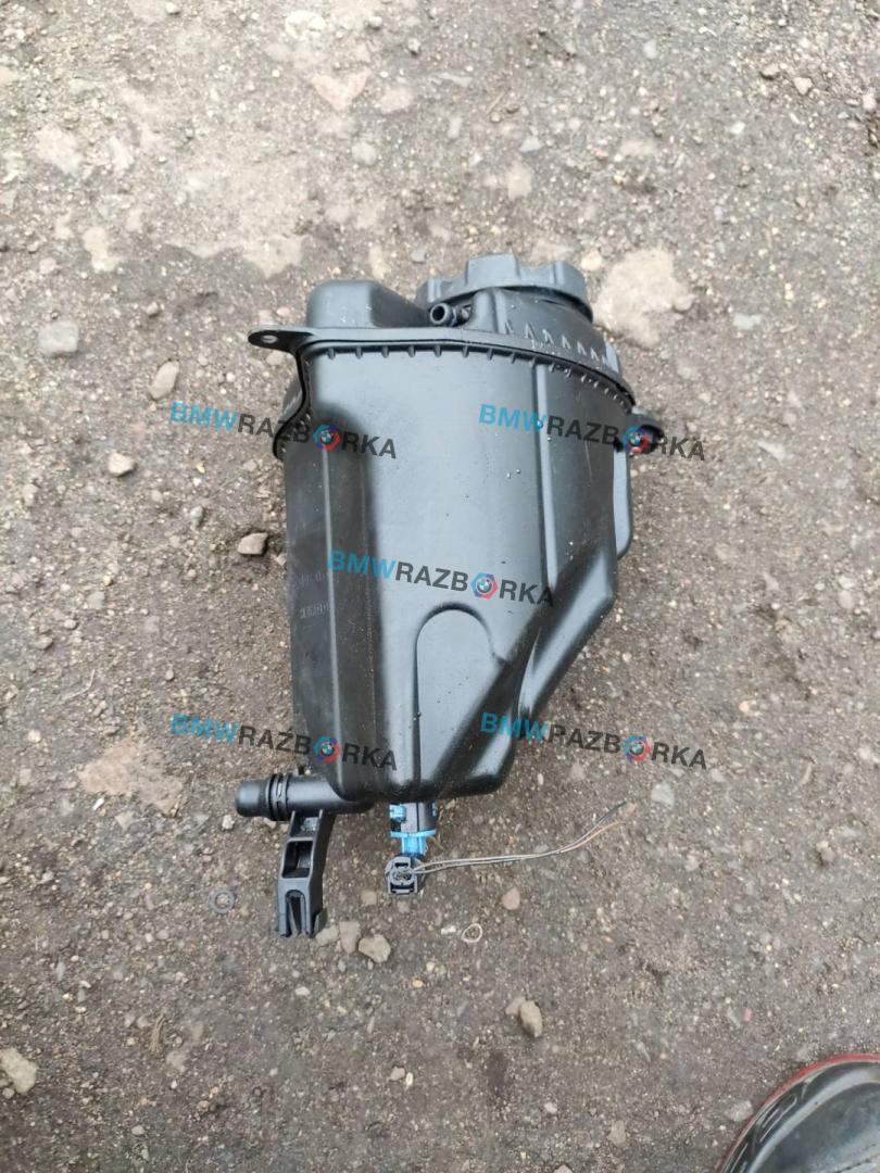 бачок расширительный BMW 5 серия F07/F10/F11 2011, 3.0 л., N57 D30 A, дизель, АКПП, хетчбэк 5 дв., задний привод, правый руль - фото №1
