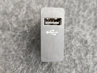 разъем AUX / USB BMW X2 F39 2020, 2.0 л., B48 A20 A, бензин, белый, внедорожник 5 дв., правый руль, 84106820397, 6820397