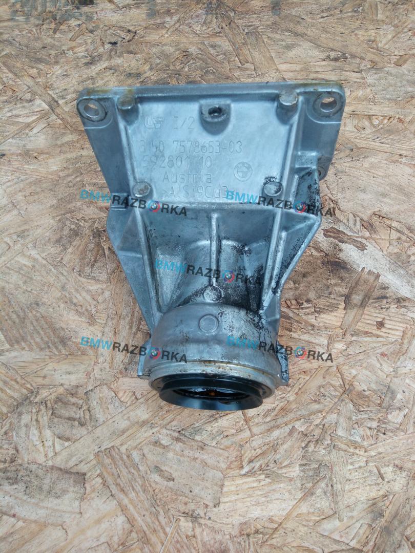 кронштейн полуоси BMW 5 серия F07/F10/F11 2012, 3.0 л., бензин, АКПП, седан, 31507578653 - фото №1
