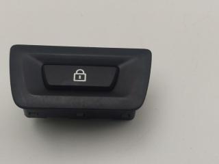 кнопка открытия багажника BMW 5 серия F07/F10/F11 2010, 4.4 л., i, N63 B44 A, бензин, АКПП, белый, хетчбэк 5 дв., задний привод, 9162644