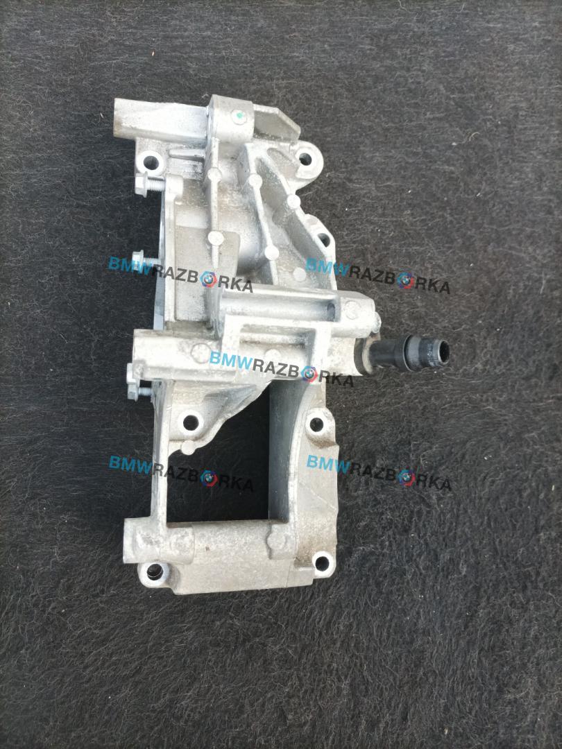 помпа BMW 5 серия G30/G31 G30 2018, 3.0 л., B57 D30 A, дизель, АКПП, синий, седан, полный привод, правый руль, 8588887, 11518588887, 8574052 - фото №1