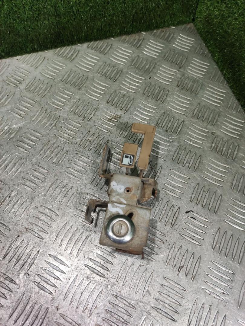 кнопка открытия лючка топливного бака Rover 600 Series 1 поколение 1997, 2.0 л., дизель - фото №1