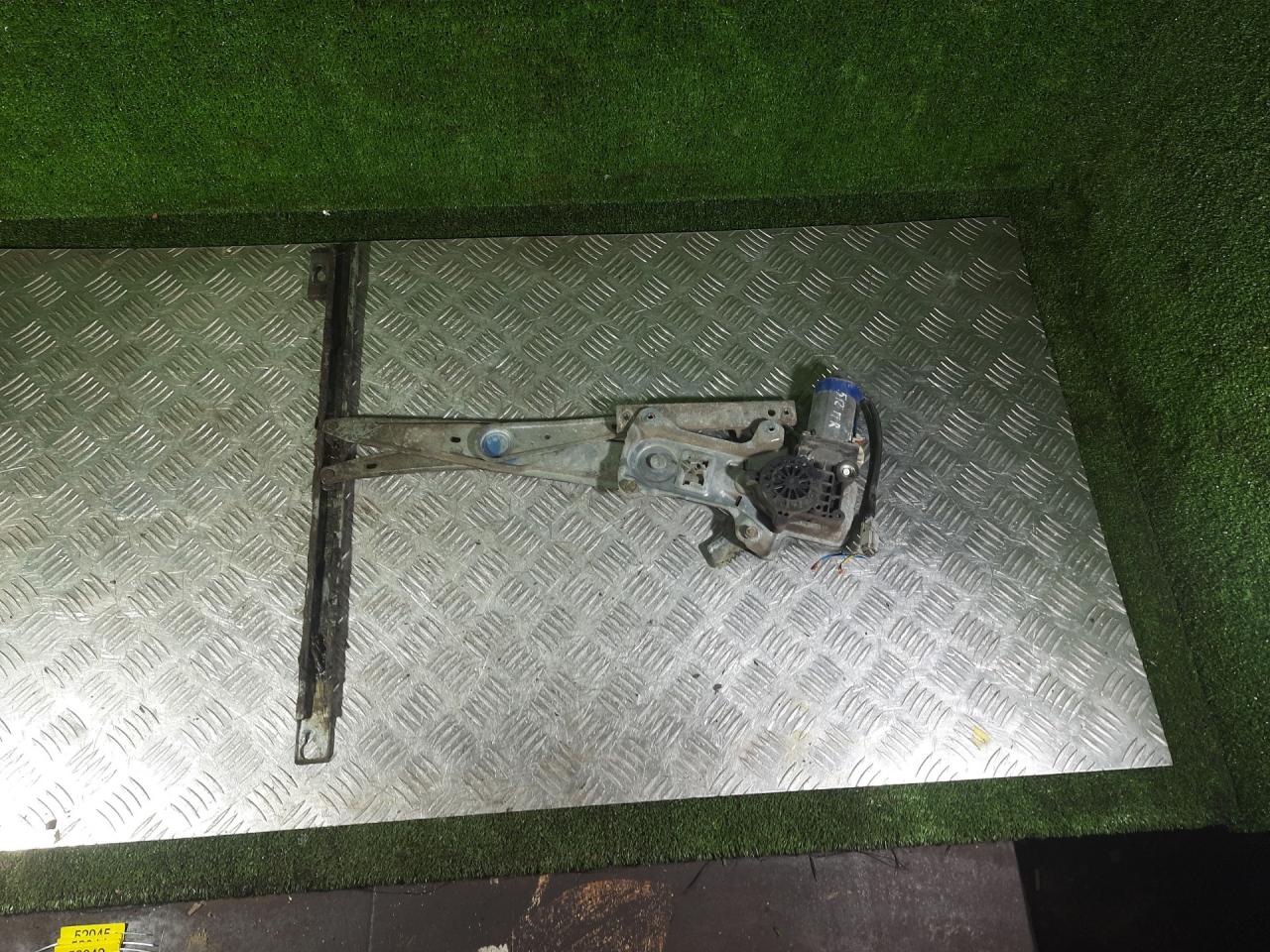 стеклоподъемник электрический передний правый Rover 600 Series 1 поколение 1997, 1.8 л., бензин, МКПП - фото №1