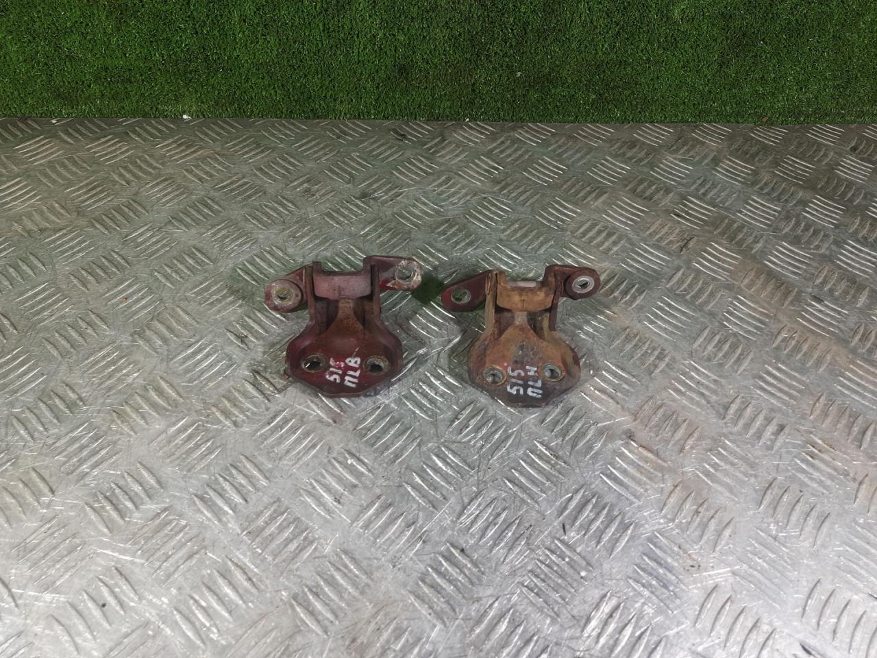 петля двери Mazda 323 5 поколение 1997, 1.3 л., бензин, хетчбэк 3 дв. - фото №1